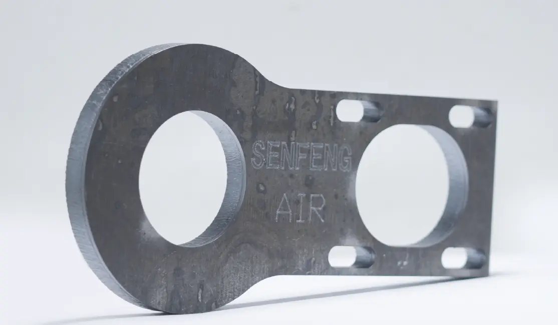 Vzorek řezu konstrukční oceli 12 mm stlačeným vzduchem
